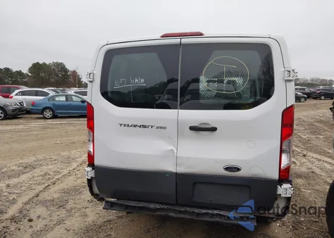 2015 Ford Transit-250 z USA, uszkodzony, nr VIN 1FTNR1ZM3FKB03241